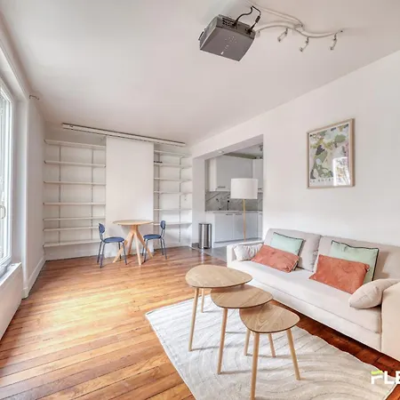Spacious 1-bedroom In A Trendy & Lively Area 11th * Parigi