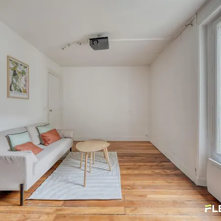 Spacious 1-bedroom In A Trendy & Lively Area 11th * Parigi