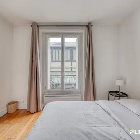 Spacious 1-bedroom In A Trendy & Lively Area 11th Appartamento *
